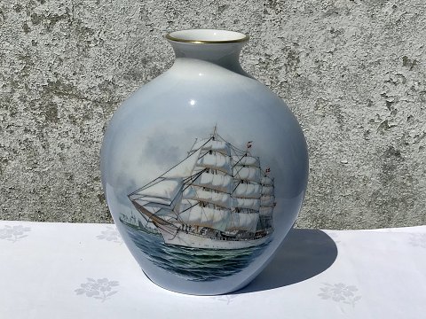 Bing & Grondahl
Windjammer Vase
The school ship Denmark
* 1000kr