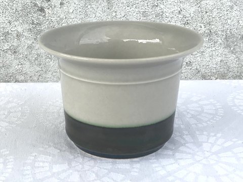 Bing & Grondahl
Stoneware
Theme
Flowerpot
# 658
*300DKK