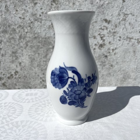 Royal Copenhagen
Geflochtene blaue Blume
Vase
Nr. 10/8263
* 250 DKK