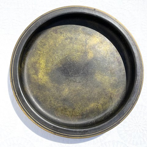 Bronze dish with ship motif
* 375 DKK