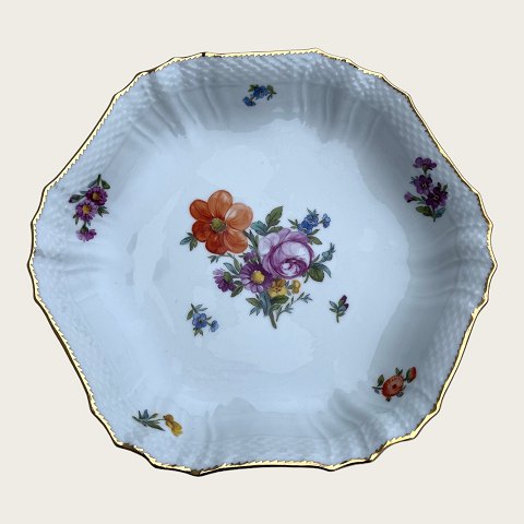 Royal Copenhagen
Saxon flower
Dish
#1221 / 1527
*DKK 1000