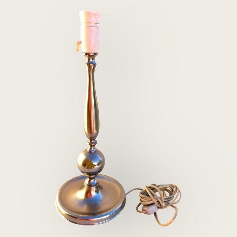 Metal table lamp
*DKK 350