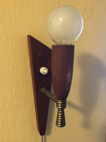 Kleine Lampe aus Teakholz
350 DKK