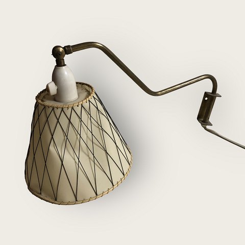 Wandlampe
Schirm aus Metall/Kunststoff
*DKK 375