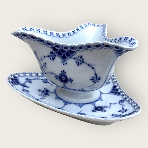 Royal Copenhagen
Blue fluted
Full lace
Triangular sauce bowl
#1/ 1104
*DKK 3800