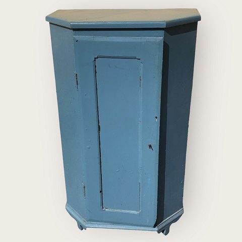 Older blue painted cabinet
DKK 850