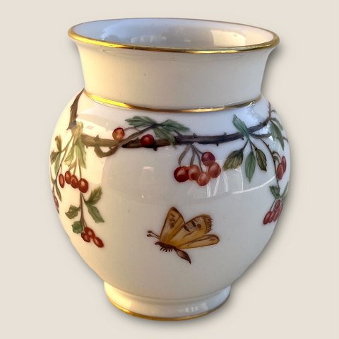 Bing & Grøndahl
Vase med rønnebærgren
#635
*400Kr