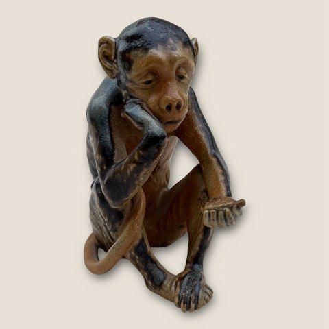 Bing & Grondahl
Stoneware
Monkey looking at turtle
#1510
*600kr