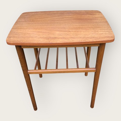 Small teak side table
375 DKK