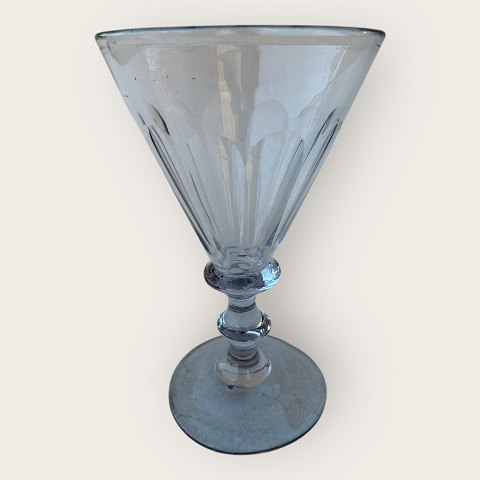 Anglais
Faceted glass
12.5 cm
DKK 200