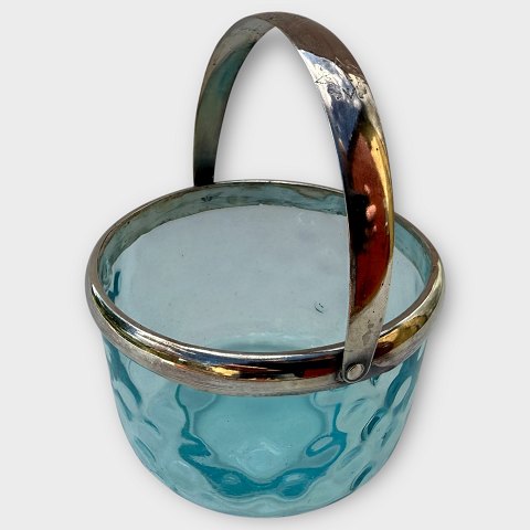 Kandis skål
Lyseblåt glas
metalhank
375kr
