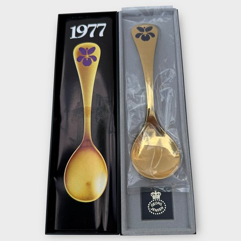 Georg Jensen
Års ske
1977
Marts viol
*375kr
