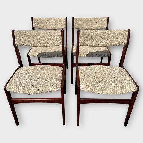 4 Dining table chairs
*DKK 650 in total