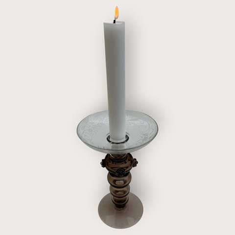 Kerzenhalter aus Glas
Brauner Stiel
Zuschnitte
*750 DKK