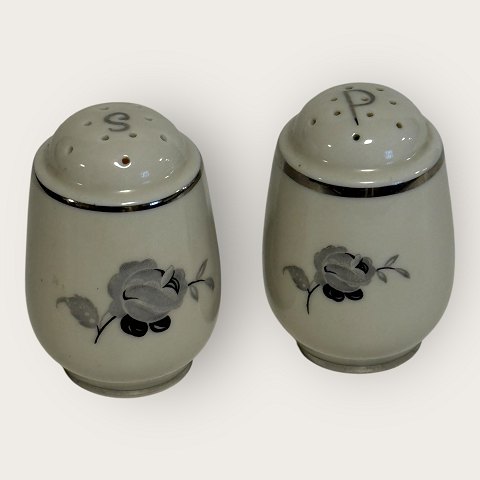 Black roseCopenhagen porcelain paintingSalt and pepper set*DKK 125
