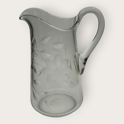 Jug with floral cuts*DKK 375