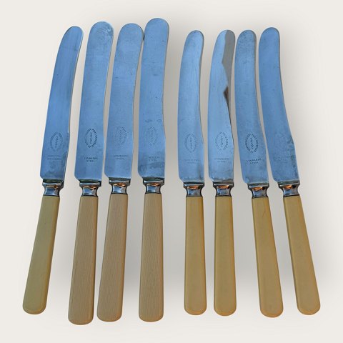 8 long English knivestotal DKK 175