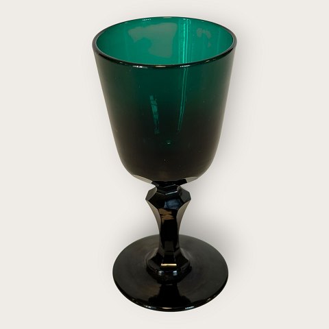 Dark greenwine glasses*DKK 175