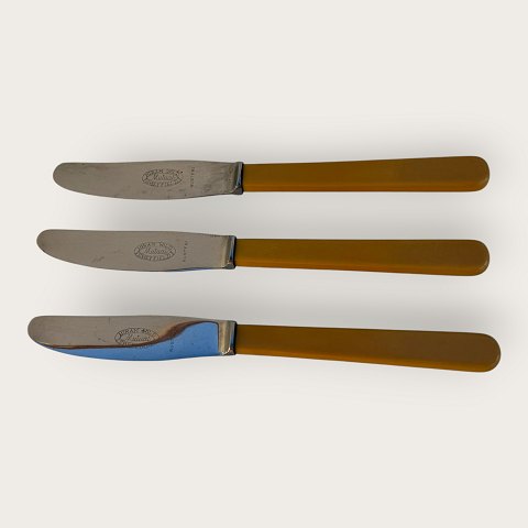 Mutual12 steel knives with light-colored handles*275 DKK for the set