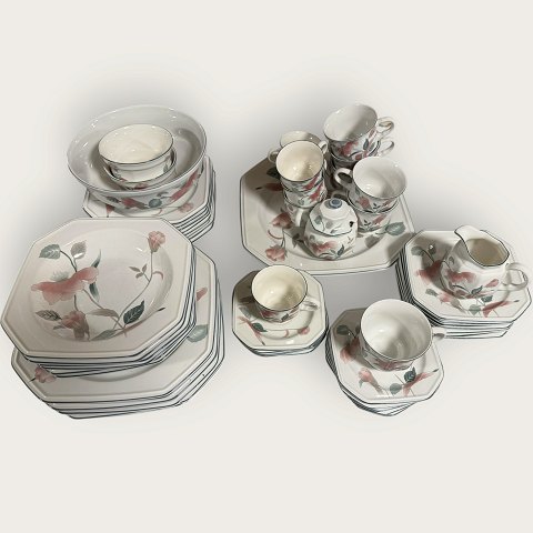 MikasaSilk Flower45-piece porcelain set*DKK 950