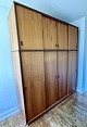 Stort klædeskabTeak*3800kr